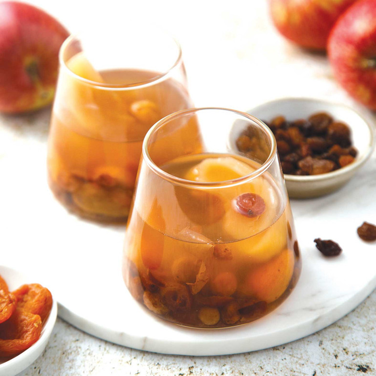 Üç tas has hoşaf veya bir sürahi şerbet... Sofrada geleneksel tatlara yer açalım