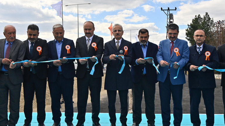Batman-Hasankeyf Yolu hizmete açıldı... Gabar petrolünü Batman Rafinerisine taşıyacak