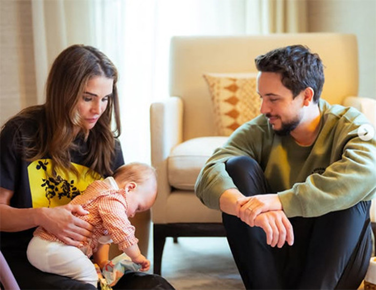 Nihayet anneciğinin kucağında... Sevgili karıcığım... Varlığın hayatıma neşe getiriyor