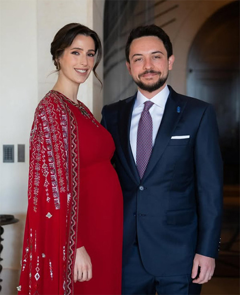 Nihayet anneciğinin kucağında... Sevgili karıcığım... Varlığın hayatıma neşe getiriyor