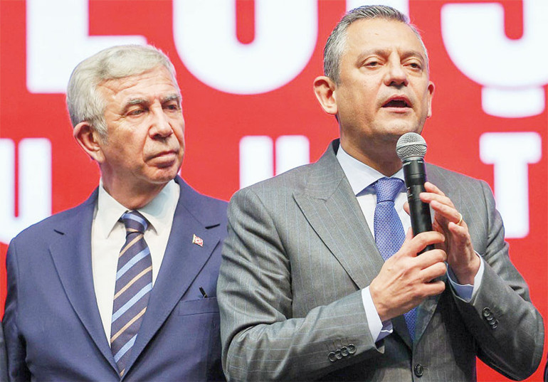 Pamuk şekeri üzerinden vurdukça vurdu