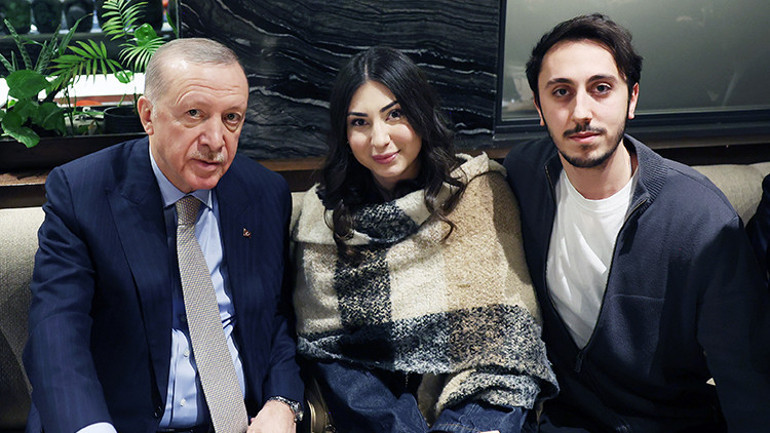 Cumhurbaşkanı Erdoğan kafede vatandaşlarla sohbet etti