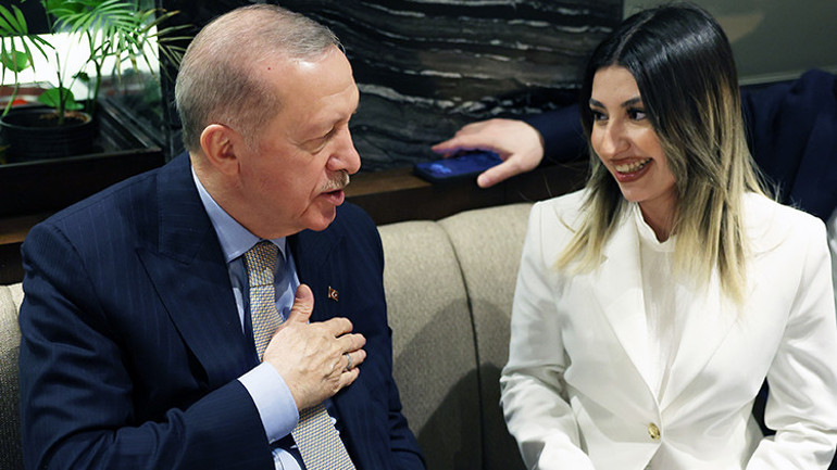 Cumhurbaşkanı Erdoğan kafede vatandaşlarla sohbet etti