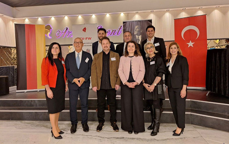 Eğitim sevdalıları aynı sofrada buluştu