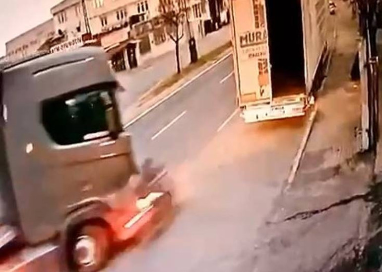 Geçebileceğini sandı ama olmadı: Yaptığı hata hayattan kopardı Onurun öldüğü feci kaza kamerada