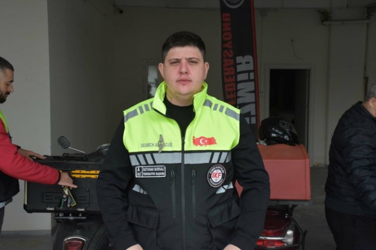 Motosikletli kuryeler taşıma çantalarını söküyor... 16 bin meslektaşımız mağdur, siparişi elinde taşıyorlar