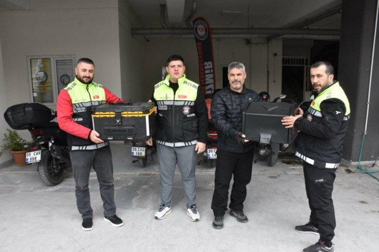 Motosikletli kuryeler taşıma çantalarını söküyor... 16 bin meslektaşımız mağdur, siparişi elinde taşıyorlar