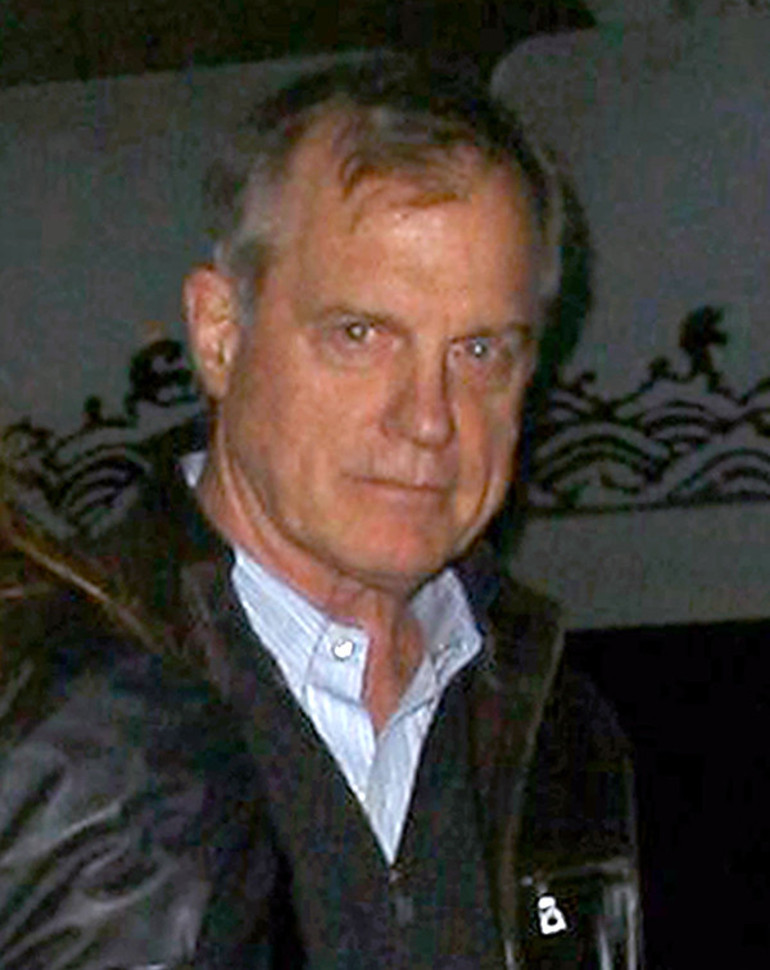 Ünlü dizi oyuncusunun tacizci olduğu ortaya çıkmıştı… Kendinden 40 yaş küçük hayranıyla aşk yaşıyormuş