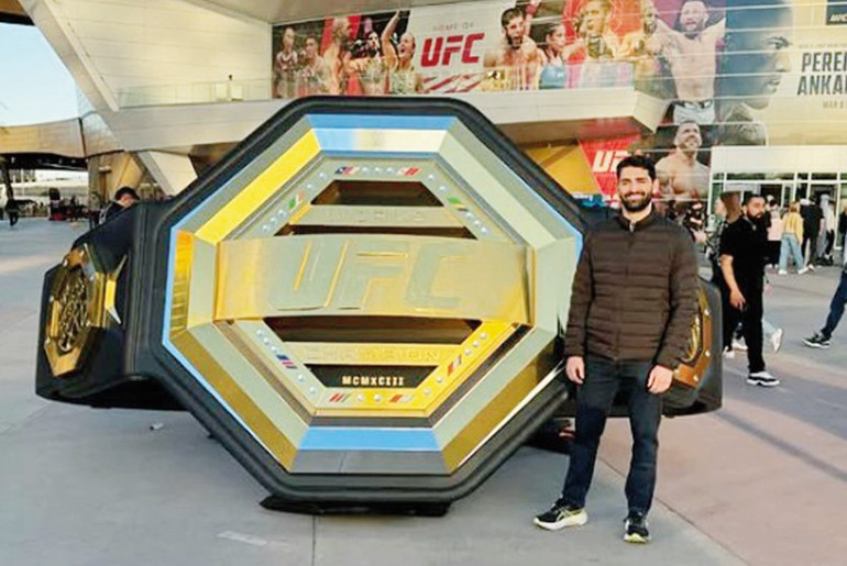 Şarkı Ege’nin keyfini Remos sürüyor