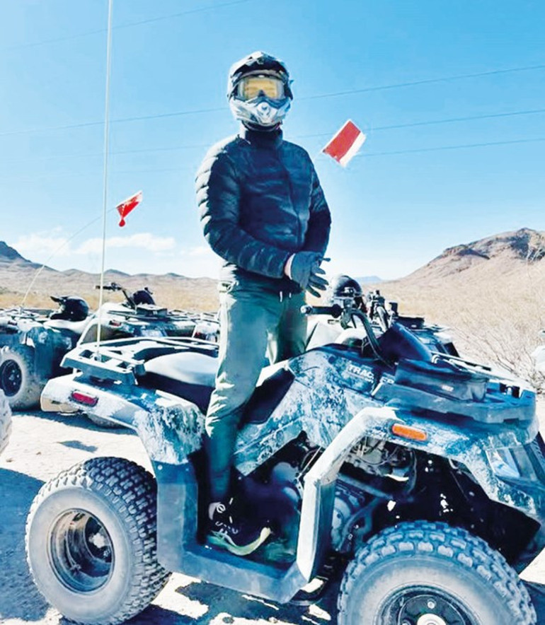 Şarkı Ege’nin keyfini Remos sürüyor