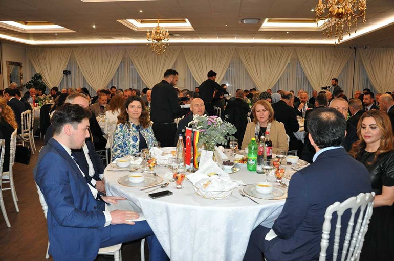 Frankfurt Başkonsolosluğu’ndan geleneksel iftar yemeği