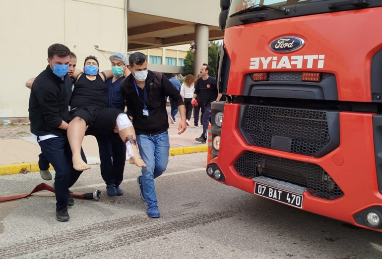 Antalya’da Akdeniz Üniversitesi Hastanesinde yangın Hastalar tahliye edildi