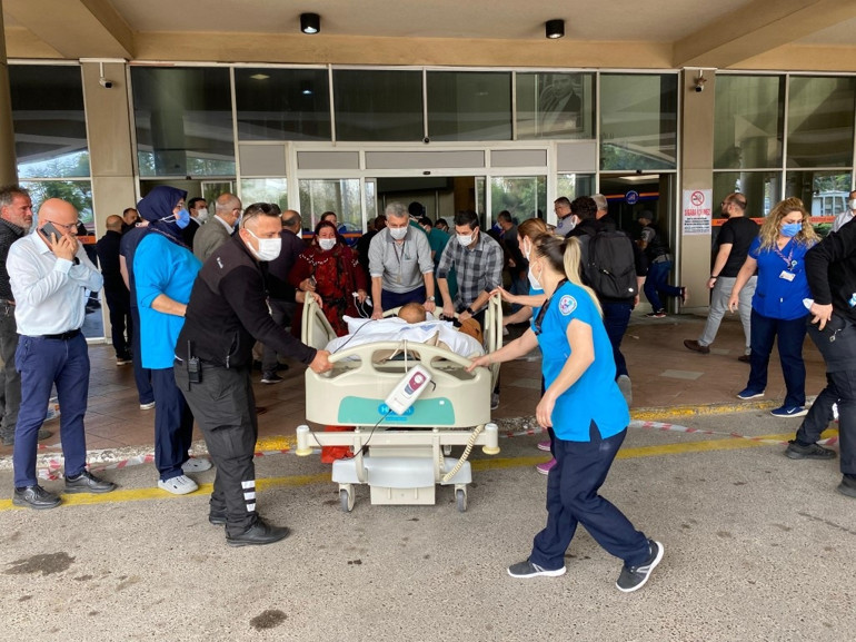 Antalya’da Akdeniz Üniversitesi Hastanesinde yangın Hastalar tahliye edildi