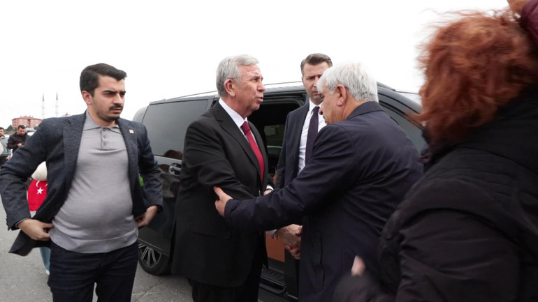 Ankara Büyükşehir Belediye Başkanı Mansur Yavaş, Ekrem İmamoğlunu ziyaret için Marmara Cezaevinde geldi