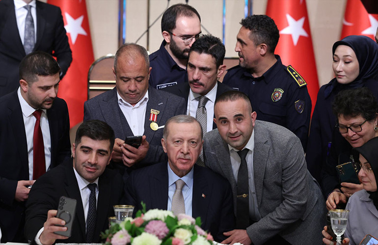 Son dakika haberi... Cumhurbaşkanı Erdoğan açıkladı: Ramazan Bayramı tatili 9 gün oldu