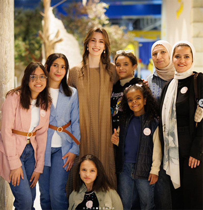 Son iki yıldır dünyanın en ünlü gelini... Yine kaftanını giydi