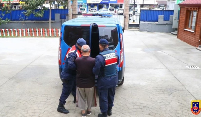 Evinin etrafına her türlü önlemi almış Banyo dolabının arkasından ormana çıkan tünelde yakalandı