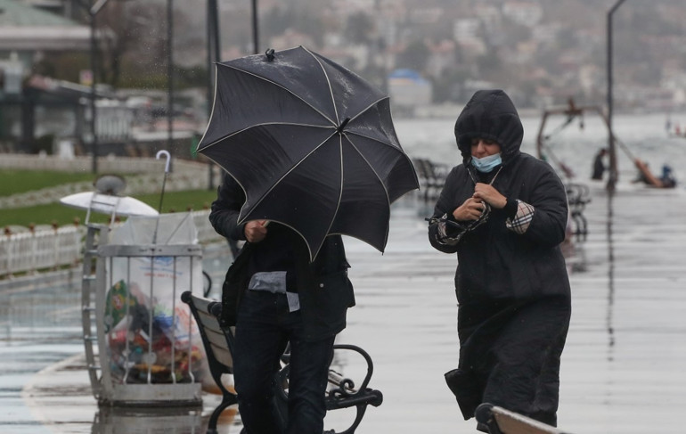 Son dakika: Bayramın 1. günü hava nasıl olacak Meteorolojiden yeni hava durumu raporu Bayramda tatilcilere kötü haber... İstanbulda sıcaklıklar düşüyor, şiddetli yağış geliyor...