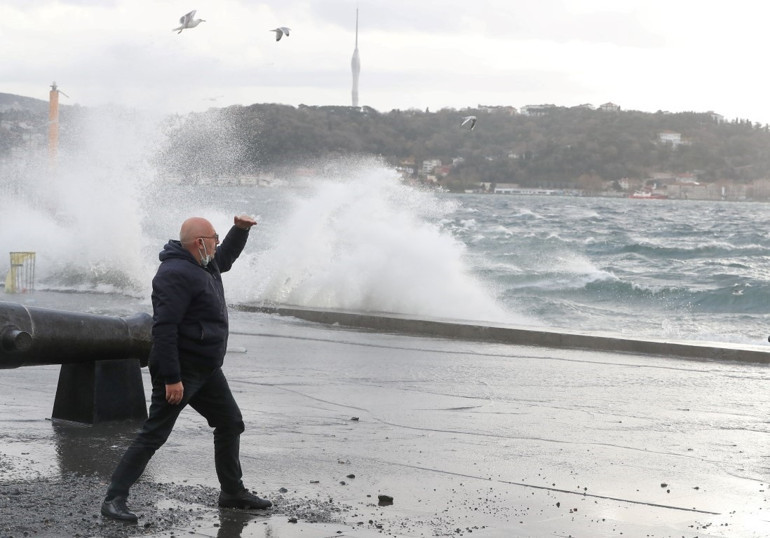 Son dakika: Bayramın 1. günü hava nasıl olacak Meteorolojiden yeni hava durumu raporu Bayramda tatilcilere kötü haber... İstanbulda sıcaklıklar düşüyor, şiddetli yağış geliyor...