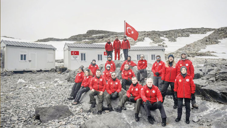 Üç liseli gencin kutup macerası