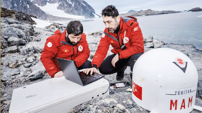 Üç liseli gencin kutup macerası