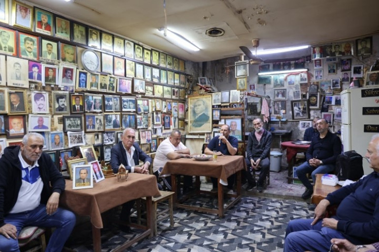 Ölüler Kıraathanesi olarak biliniyor: Bu bayramda da gelenek bozulmadı