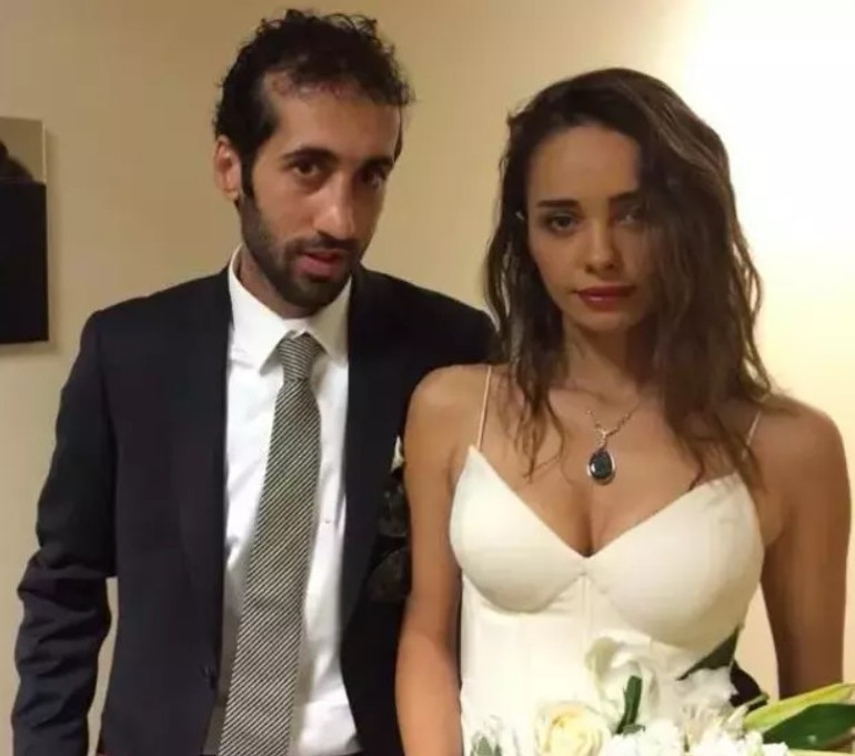 Alyans çıktı Ünlü çift boşanıyor mu