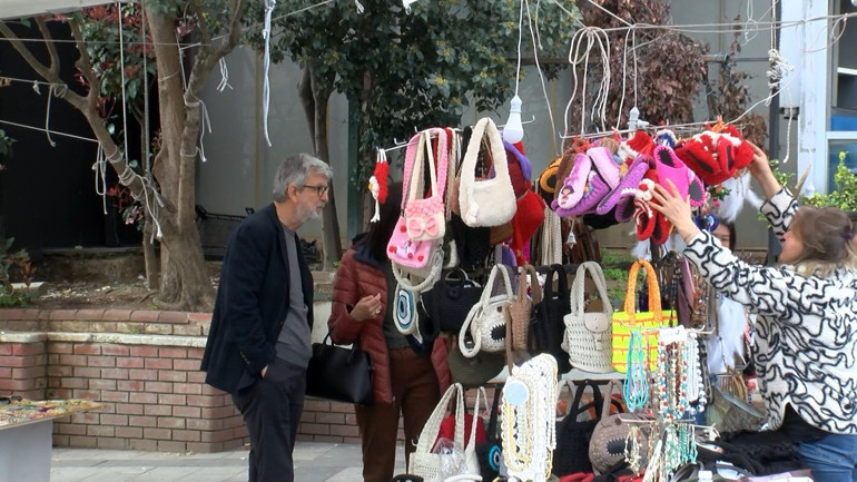 Bayramda güneşli havayı fırsat bilenler sahillere akın etti