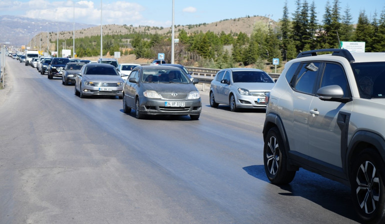 Son dakika: İstanbulda bayramın 1. gününde trafik kilit