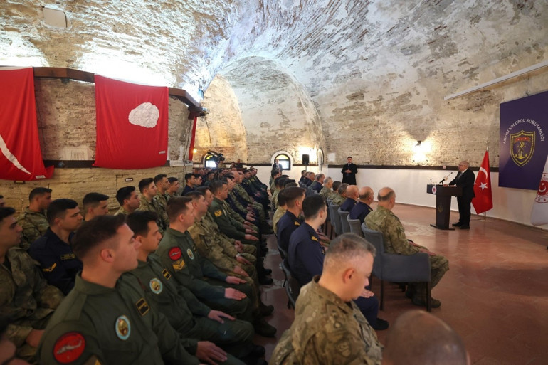 Cumhurbaşkanı Erdoğan bahriyelilerle bayramlaştı: Kıyılarımız artık çok daha güvenli olacak