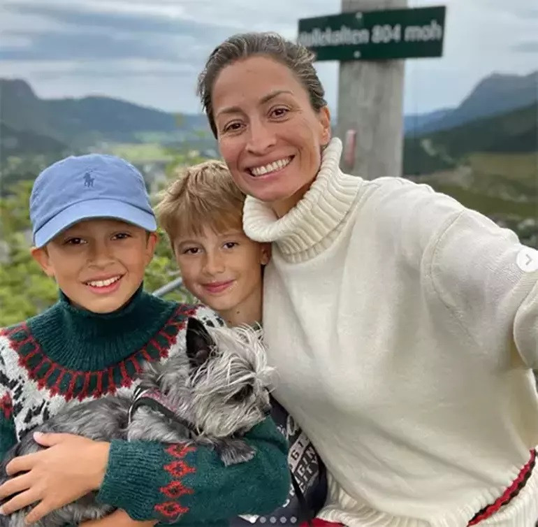 İhanet skandalı konuşuldukça birbirlerine kenetleniyorlar: Tüm gece karısına dokunmadan duramadı