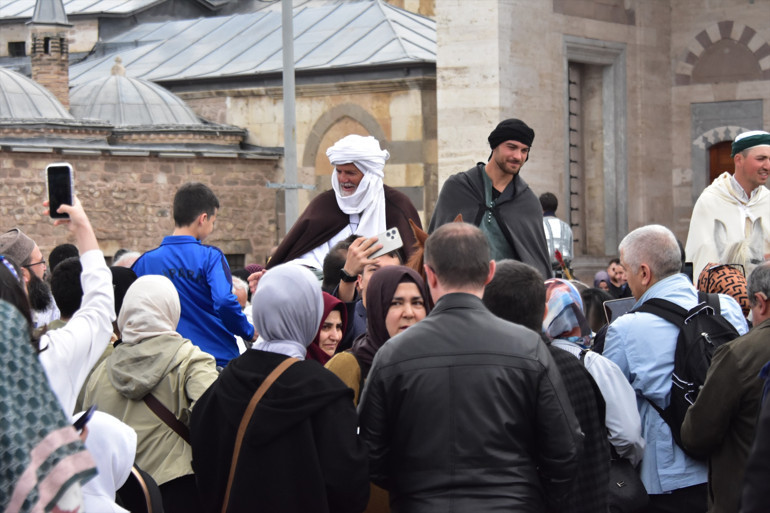 İspanyadan 5,5 ay önce at sırtında hac yolculuğuna çıkan hacı adayları Konya’ya ulaştı