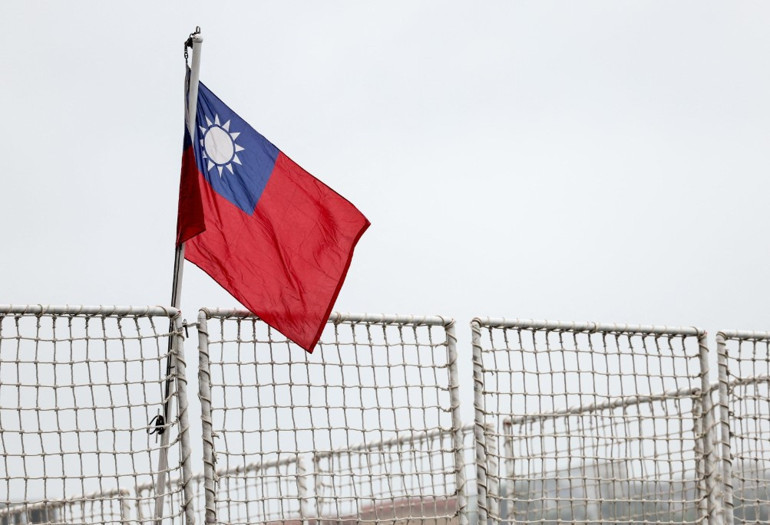 Çin Tayvanın çevresini kuşattı Ortalığı karıştıran tatbikat...