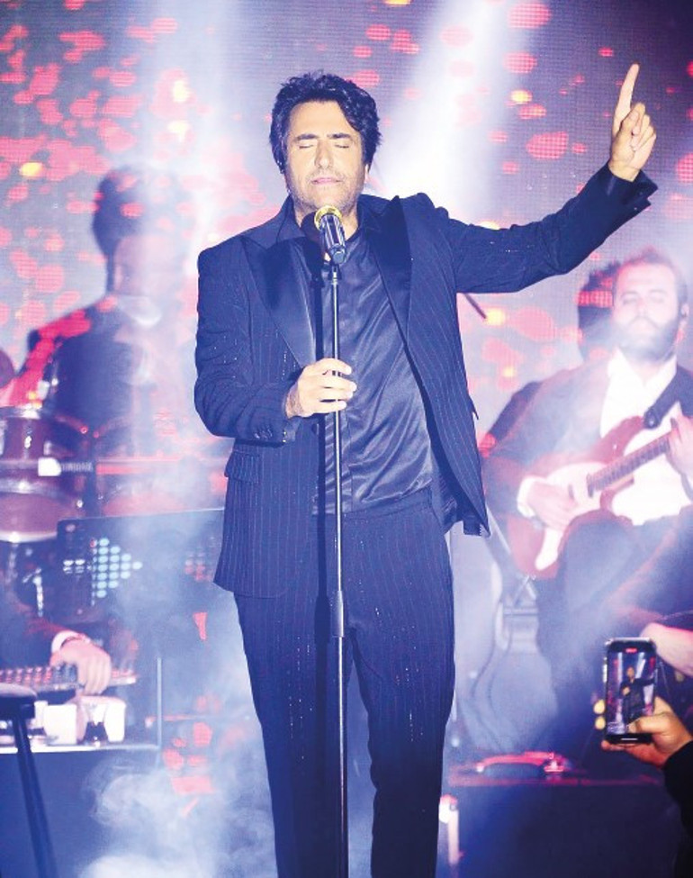 Şarkılar, gözyaşları Volkan Konak için