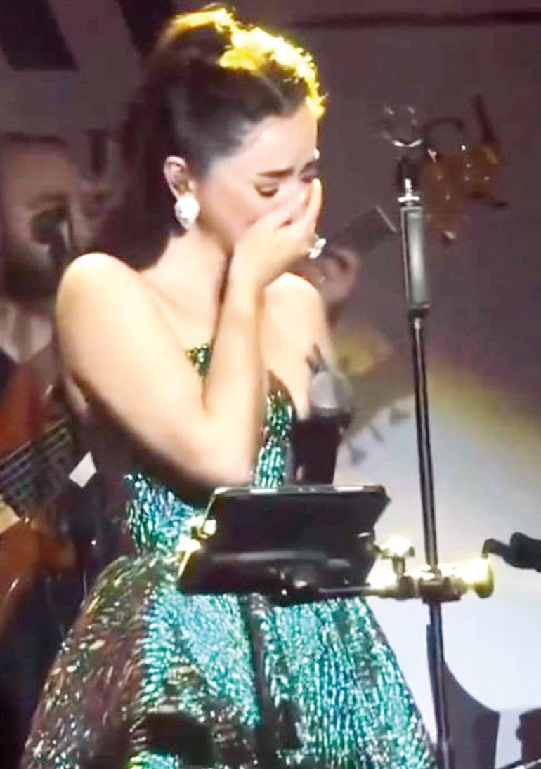 Şarkılar, gözyaşları Volkan Konak için