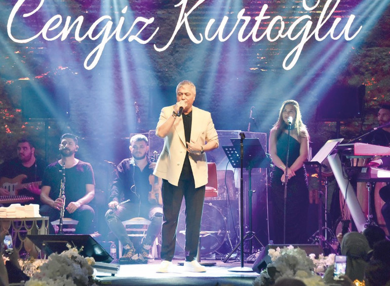 Şarkılar, gözyaşları Volkan Konak için