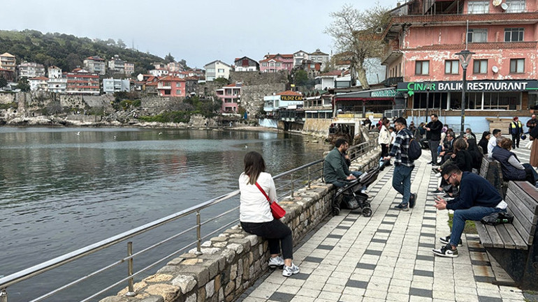 Amasrada bayram yoğunluğu: 4 günde 14 bin 600 araç giriş yaptı