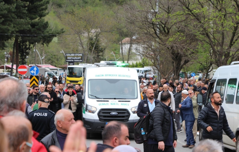 Karadeniz Kuzeyin oğlu Volkan Konakı uğurladı... Selma Konak 33 yıllık eşine son kez baktı