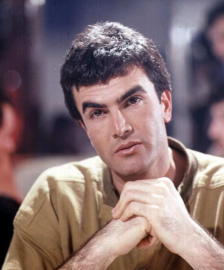 Bir dönemin en gözde mankeniydi... Köklerini hiç unutmadı, köyüne ev bile yaptırdı: Halaya bayram ziyareti