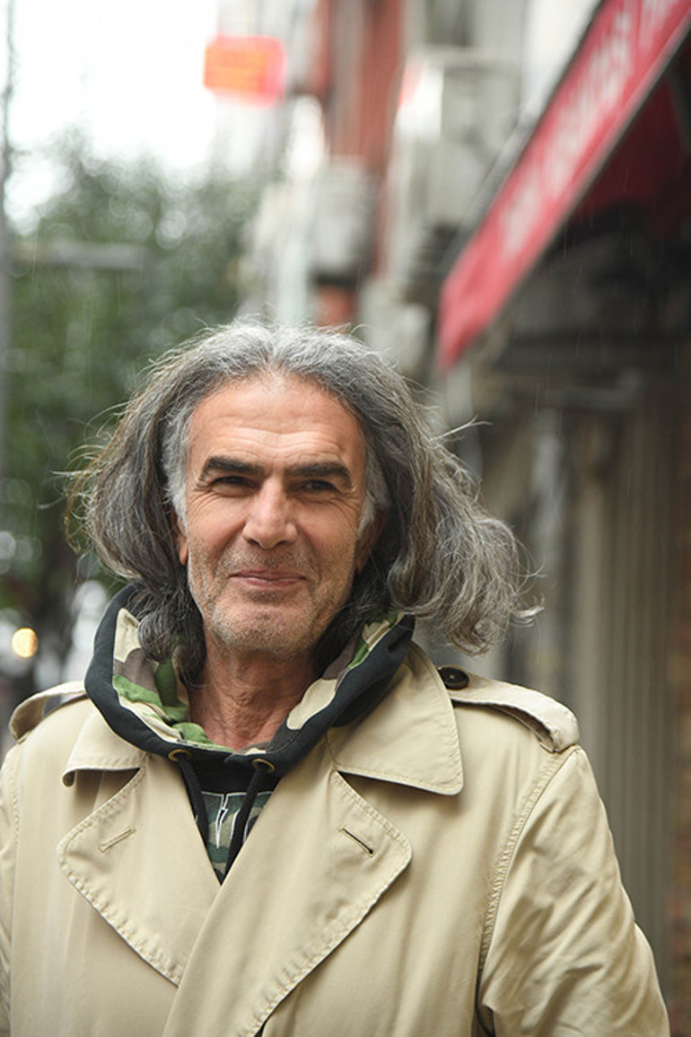 Bir dönemin en gözde mankeniydi... Köklerini hiç unutmadı, köyüne ev bile yaptırdı: Halaya bayram ziyareti