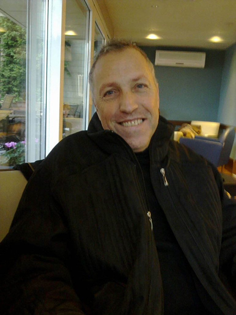 Bir dönemin en gözde mankeniydi... Köklerini hiç unutmadı, köyüne ev bile yaptırdı: Halaya bayram ziyareti