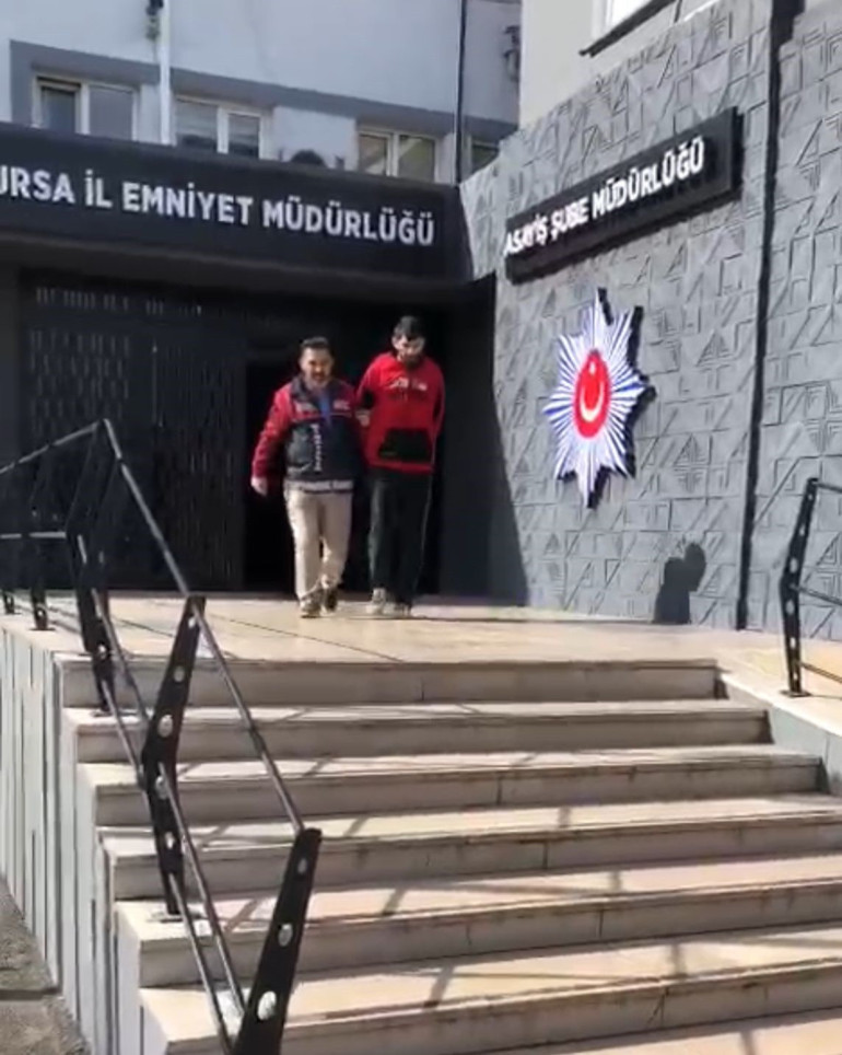 Bursada okuldaki Atatürk büstünü çaldı, tutuklandı