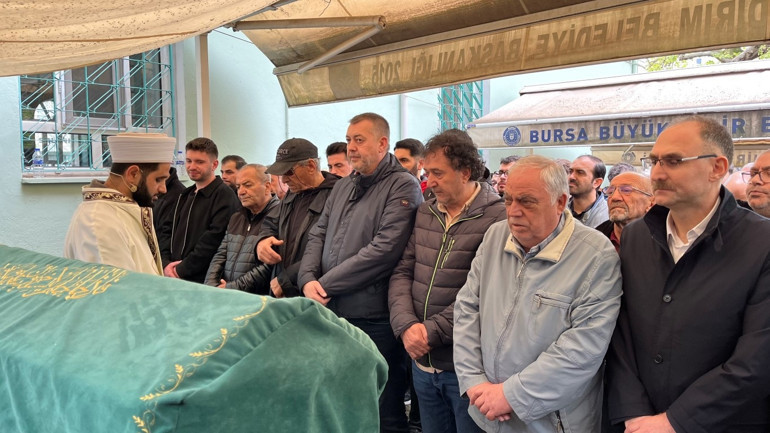 Uludağdaki yangın faciasında Fikriye Ustaya acı veda... Eşi ve oğlunun yanına defnedildi