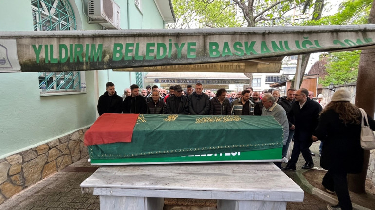 Uludağdaki yangın faciasında Fikriye Ustaya acı veda... Eşi ve oğlunun yanına defnedildi