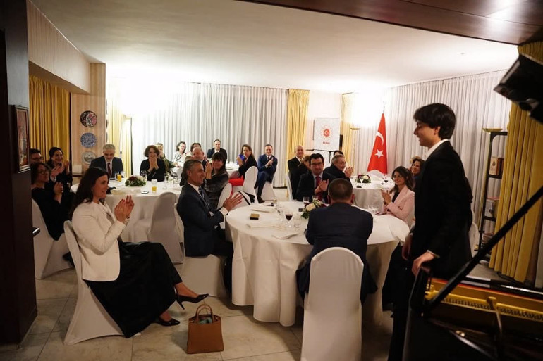 Müjde Arla Türkan Şoray Münihte