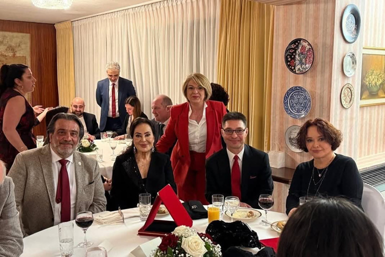 Müjde Arla Türkan Şoray Münihte