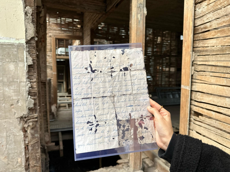 Pendikte restorasyon çalışmalarında 61 yıllık aşk mektubu bulundu