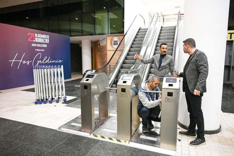 CHP’de sandık günü PM’de liste savaşı