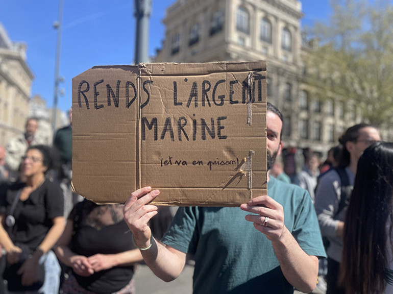 Fransa ayakta: “Skandal ceza değil, Le Pen”