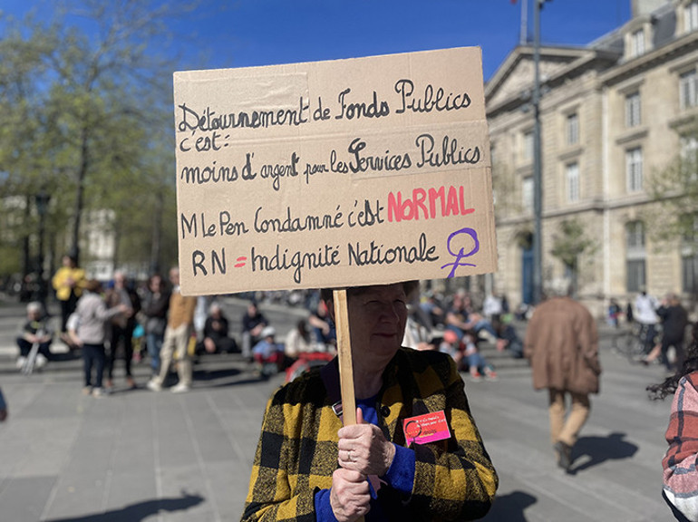 Fransa ayakta: “Skandal ceza değil, Le Pen”